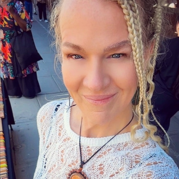 Meet your Posher, Christiana - Picture 1 of 1